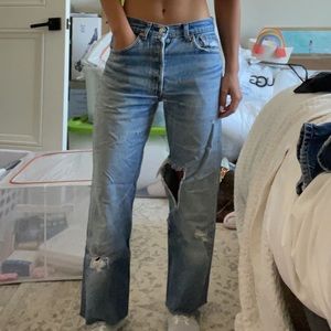 low waist distressed levi’s